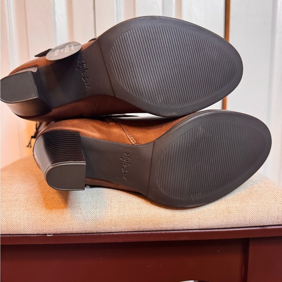 Sachi NWTS Women’s Brown Slouch Size 8M Faux Leather Size Zipper 3 Inch Heel - Picture 7 of 11